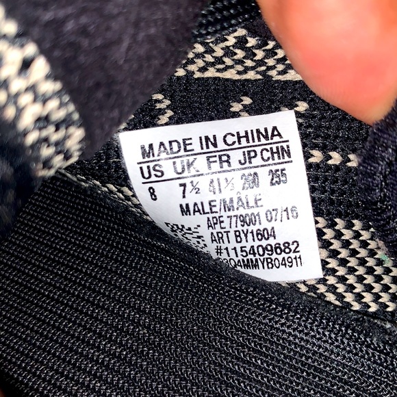 Adidas Yeezy 350 Oreo (size 8) - Picture 4 of 4